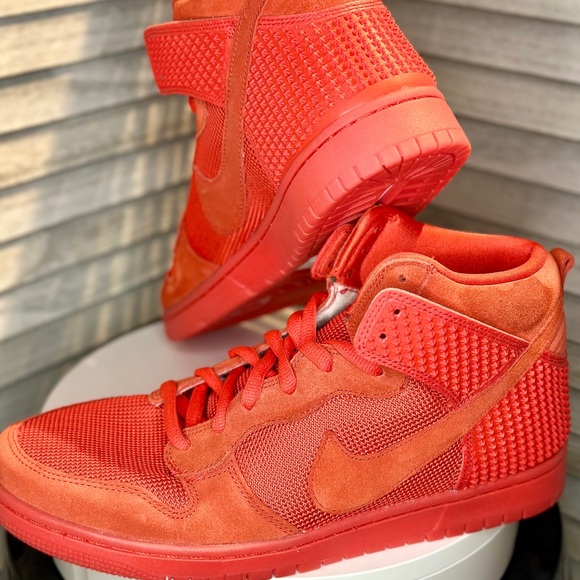 Nike Dunk ‘Red October’ Price Firm - Picture 3 of 6